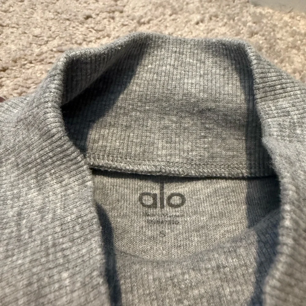 Alo Yoga Segment Pullover, Women's Gray Turtleneck Sweater - Picture 5 of 5